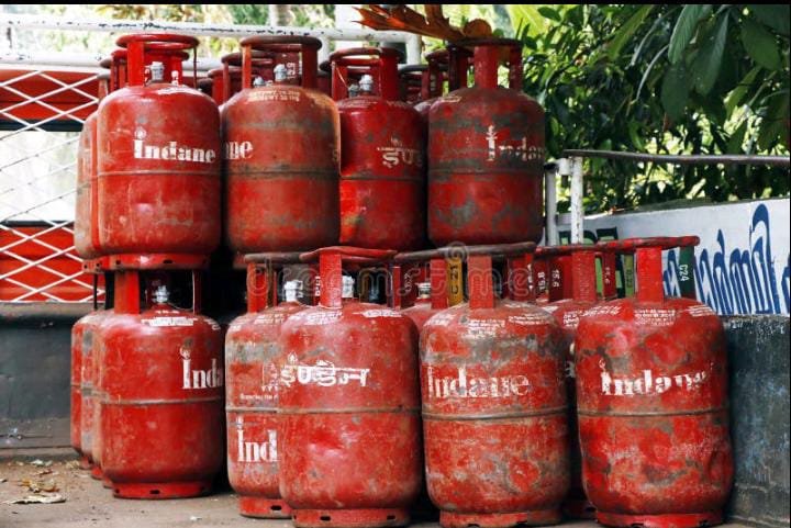 Good News ; ಮಹಿಳೆಯರೇ, ಸರ್ಕಾರದಿಂದ ಉಚಿತ ‘ಗ್ಯಾಸ್ ಸಿಲಿಂಡರ್, ಸ್ಟೌ’ ಪಡೆಯಲು ಈ ರೀತಿ ಅರ್ಜಿ ಸಲ್ಲಿಸಿ.!